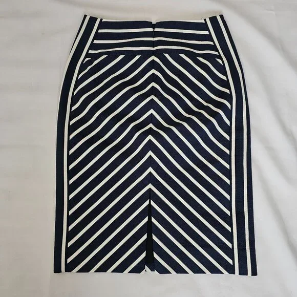 J.Crew Women's Navy Blue/White Chevron Stripe Pattern Pencil Skirt Size 00 - Picture 3 of 13